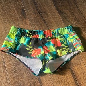 Like new Hurley tropical print boardshort/hot short